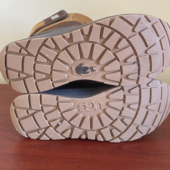 UGG TOTY WEATHER boots - Picture 5 of 5